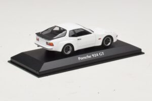Porsche 924 GT White Maxichamps 1:43 940066121 Diecast - image 2 of 4