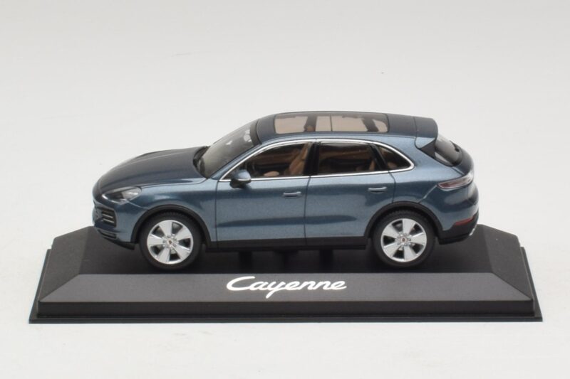 Porsche Cayenne E3 Blue Metallic Minichamps 1:43 Porsche Cayenne E3 Blue Metallic Minichamps 1:43 WAP0203110J Diecast