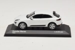 Porsche Macan 95B White Minichamps 1:43 Porsche Macan 95B White Minichamps 1:43 410062601 Diecast