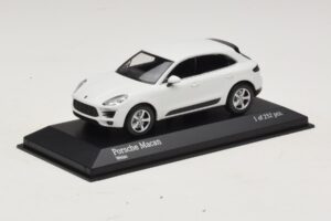 Porsche Macan 95B White Minichamps 1:43 410062601 Diecast - image 2 of 4