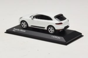 Porsche Macan 95B White Minichamps 1:43 410062601 Diecast - image 3 of 4