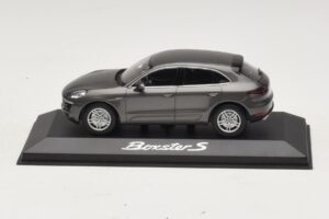 Porsche Macan S Diesel 95B Bronze Metallic Minichamps 1:43 Porsche Macan S Diesel 95B Bronze Metallic Minichamps 1:43 WAP0201510E Diecast