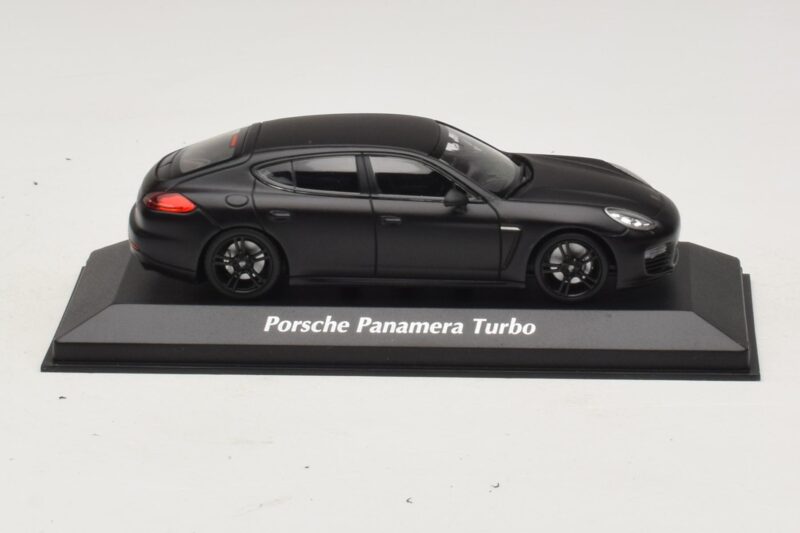 Porsche Panamera 970 Turbo Matte Black Maxichamps 1:43 940062370 Diecast
