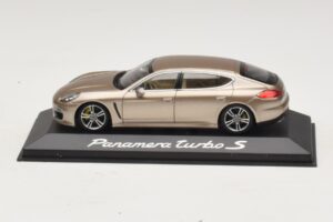 Porsche Panamera 970 Turbo S Bronze Metallic Minichamps 1:43 Porsche Panamera 970 Turbo S Bronze Metallic Minichamps 1:43 WAP0200600E Diecast