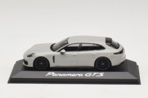 Porsche Panamera GTS 971 Chalk Grey Minichamps 1:43 WAP0207640J Diecast