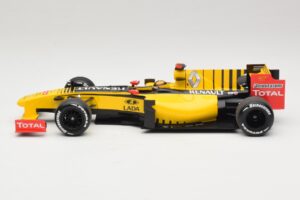 Renault R30 Showcar #11 R. Kubica F1 2010 Minichamps 1:18 150100081 Diecast - image 3 of 6