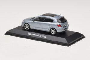 Vauxhall Astra H Sedan Light Blue Metallic Minichamps 1:43 ASTRA007 Diecast - image 3 of 4