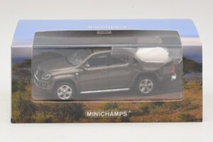 Volkswagen Amarok Brown Metallic Minichamps 1:43 436058361 Diecast - image 5 of 5