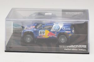 Volkswagen Race Touareg Red Bull #317 Gordon / von Zitzewitz Dakar Rally 2005 Minichamps 1:43 436055317 Diecast - image 4 of 5
