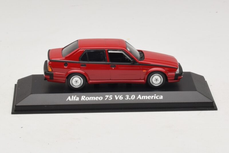Alfa Romeo 75 V6 3.0 America Red Maxichamps 1:43 Alfa Romeo 75 V6 3.0 America Red Maxichamps 1:43 940120461 Diecast