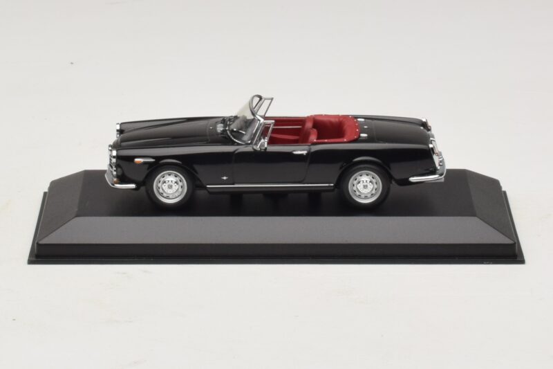 Alfa Romeo Giulia Spider Black Minichamps 1:43 400120730 Diecast