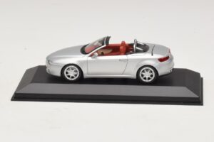 Alfa Romeo Giulia Spider Silver Minichamps 1:43 400120731 Diecast