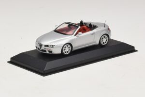 Alfa Romeo Giulia Spider Silver Minichamps 1:43 400120731 Diecast - image 2 of 5