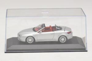 Alfa Romeo Giulia Spider Silver Minichamps 1:43 400120731 Diecast - image 4 of 5
