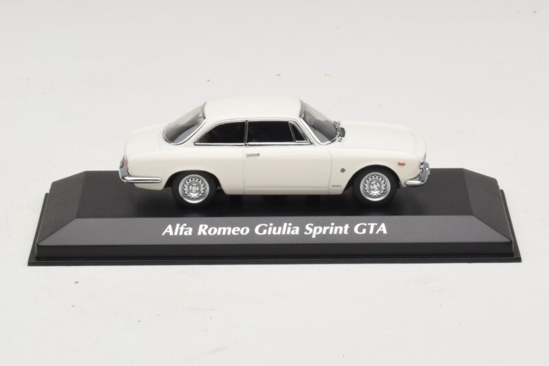 Alfa Romeo Giulia Sprint GTA White Maxichamps 1:43 940120441 Diecast