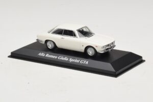 Alfa Romeo Giulia Sprint GTA White Maxichamps 1:43 940120441 Diecast - image 3 of 5