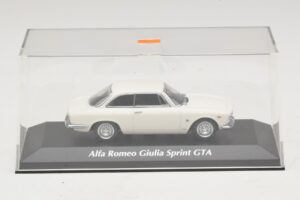 Alfa Romeo Giulia Sprint GTA White Maxichamps 1:43 940120441 Diecast - image 4 of 5