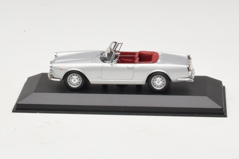 Alfa Romeo Spider 916 3.2 V6 24V Silver Minichamps 1:43 400120330 Diecast