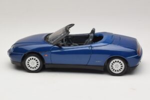 Alfa Romeo Spider 916 Blue Maisto 1:18 31831 Diecast - image 4 of 8