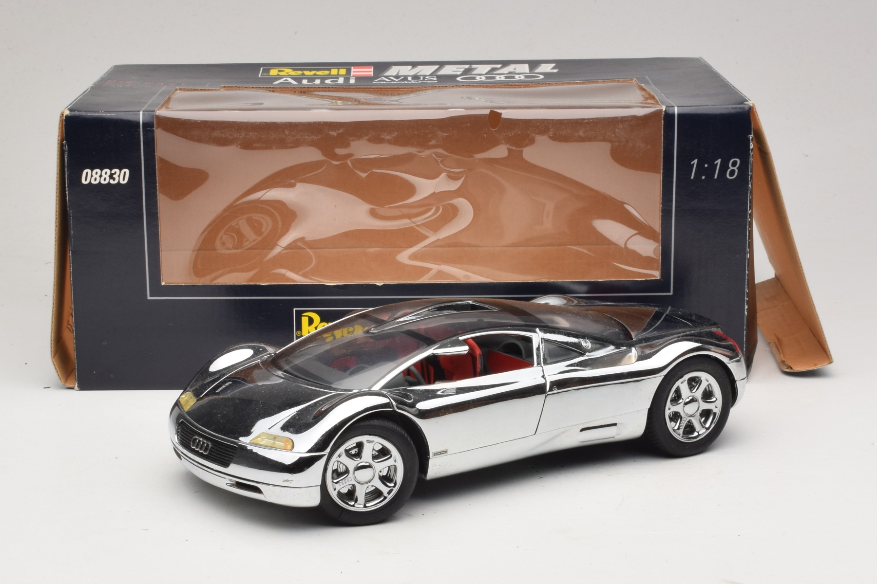 Revell社AUDI AVUS Quattro ダイキャストメッキ1/18レア Revell Audi Avus Quattro Concept 1:18 Diecast Model