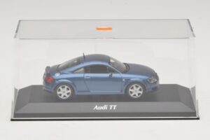 Audi TT 8N Blue Metallic Maxichamps 1:43 940017220 Diecast - image 4 of 5