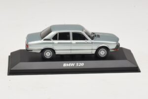 BMW 520 E12 Light Blue Metallic Maxichamps 1:43 940023002 Diecast