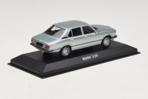 BMW 520 E12 Light Blue Metallic Maxichamps 1:43 940023002 Diecast - image 2 of 5