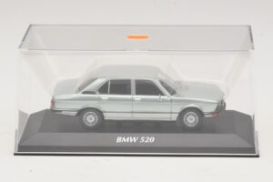 BMW 520 E12 Light Blue Metallic Maxichamps 1:43 940023002 Diecast - image 4 of 5