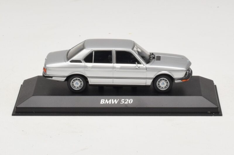 BMW 520 E12 Silver Maxichamps 1:43 BMW 520 E12 Silver Maxichamps 1:43 940023000 Diecast