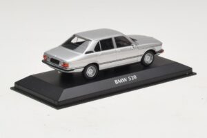 BMW 520 E12 Silver Maxichamps 1:43 940023000 Diecast - image 2 of 5