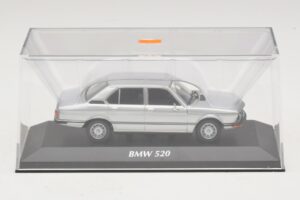 BMW 520 E12 Silver Maxichamps 1:43 940023000 Diecast - image 4 of 5