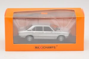 BMW 520 E12 Silver Maxichamps 1:43 940023000 Diecast - image 5 of 5