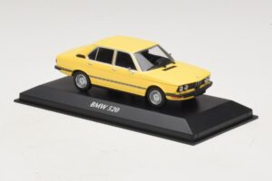 BMW 520 E12 Yellow Maxichamps 1:43 940023001 Diecast - image 3 of 5