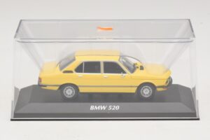 BMW 520 E12 Yellow Maxichamps 1:43 940023001 Diecast - image 4 of 5