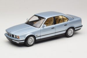 BMW 535i E34 Light Blue Metallic Minichamps 1:18 100024007 Diecast