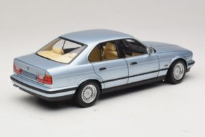 BMW 535i E34 Light Blue Metallic Minichamps 1:18 100024007 Diecast - image 3 of 8