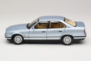 BMW 535i E34 Light Blue Metallic Minichamps 1:18 100024007 Diecast - image 4 of 8