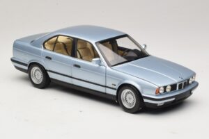 BMW 535i E34 Light Blue Metallic Minichamps 1:18 100024007 Diecast - image 6 of 8