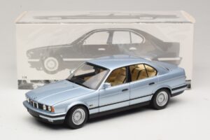 BMW 535i E34 Light Blue Metallic Minichamps 1:18 100024007 Diecast - image 8 of 8