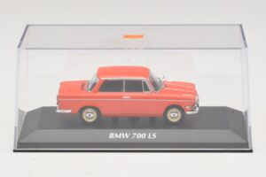 BMW 700 LS Red Maxichamps 1:43 940023701 Diecast - image 4 of 5
