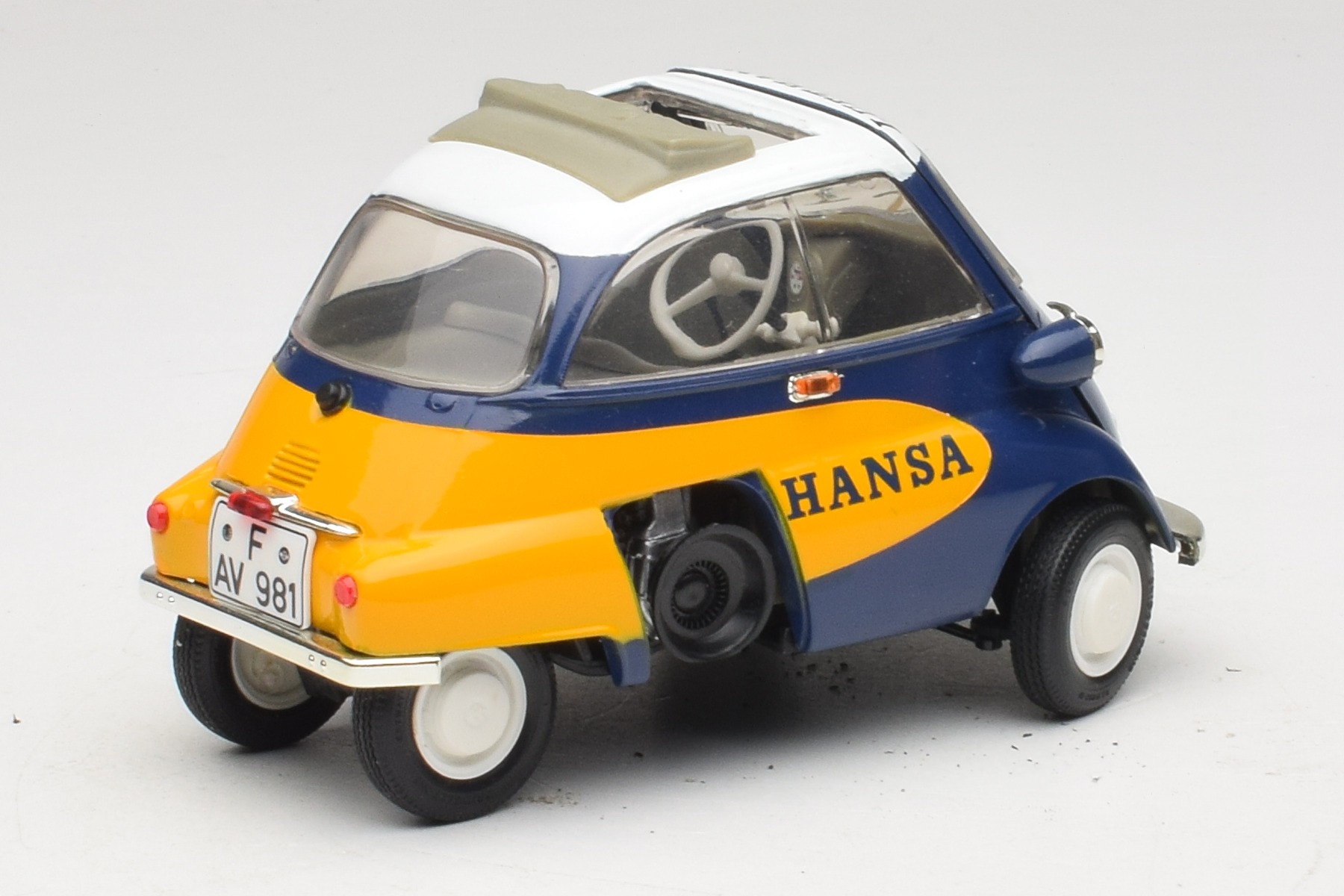 Revell BMW Isetta 250 Lufthansa 1:18 Diecast Model
