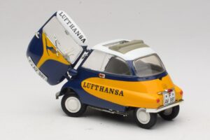 BMW Isetta 250 Lufthansa Revell 1:18 08926 Diecast - image 5 of 8