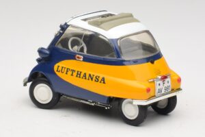 BMW Isetta 250 Lufthansa Revell 1:18 08926 Diecast - image 7 of 8