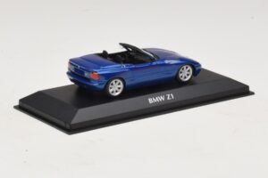 BMW Z1 E30 Blue Metallic Maxichamps 1:43 940020101 Diecast - image 2 of 5