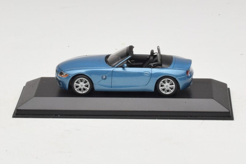 BMW Z4 E85 Light Blue Metallic Replacement Box Minichamps 1:43 BMW Z4 E85 Light Blue Metallic Replacement Box Minichamps 1:43 80420144054-R1 Diecast