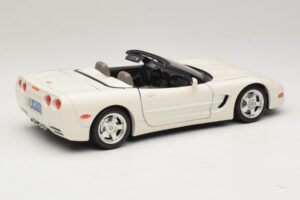 Chevrolet Corvette C5 Convertible White Bburago 1:18 3076-P1 Diecast - image 3 of 8
