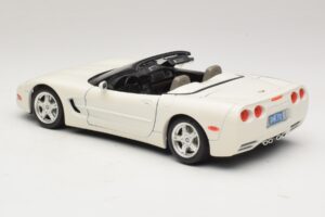Chevrolet Corvette C5 Convertible White Bburago 1:18 3076-P1 Diecast - image 7 of 8