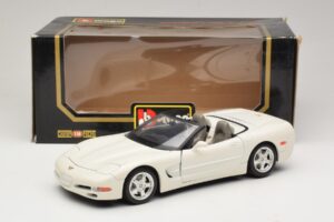 Chevrolet Corvette C5 Convertible White Bburago 1:18 3076-P1 Diecast - image 8 of 8