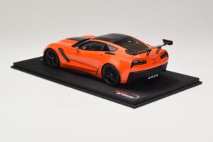 Chevrolet Corvette C7 ZR-1 High Voltage Tint TopSpeed 1:18 TS0147 Resin - image 5 of 6