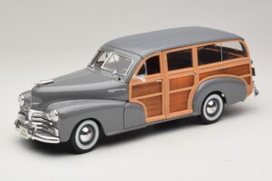 Chevrolet Fleetmaster Woody Grey Maisto 1:18 31854 Diecast